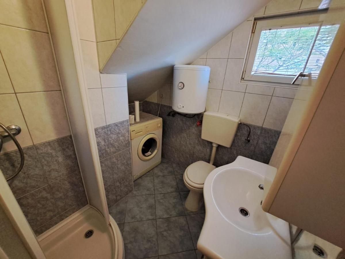 Mazalovic Apartment Vir