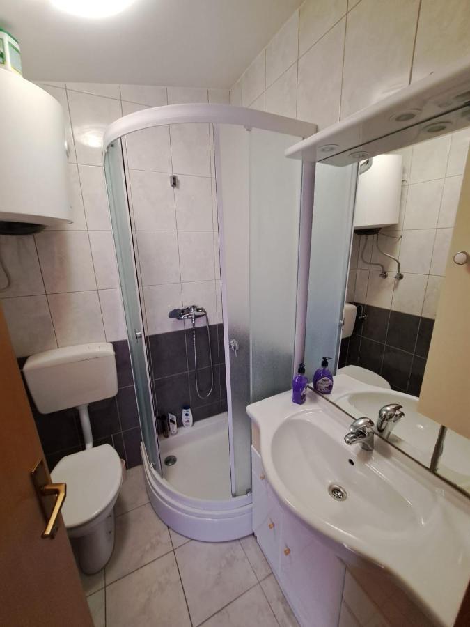 Mazalovic Apartment Vir